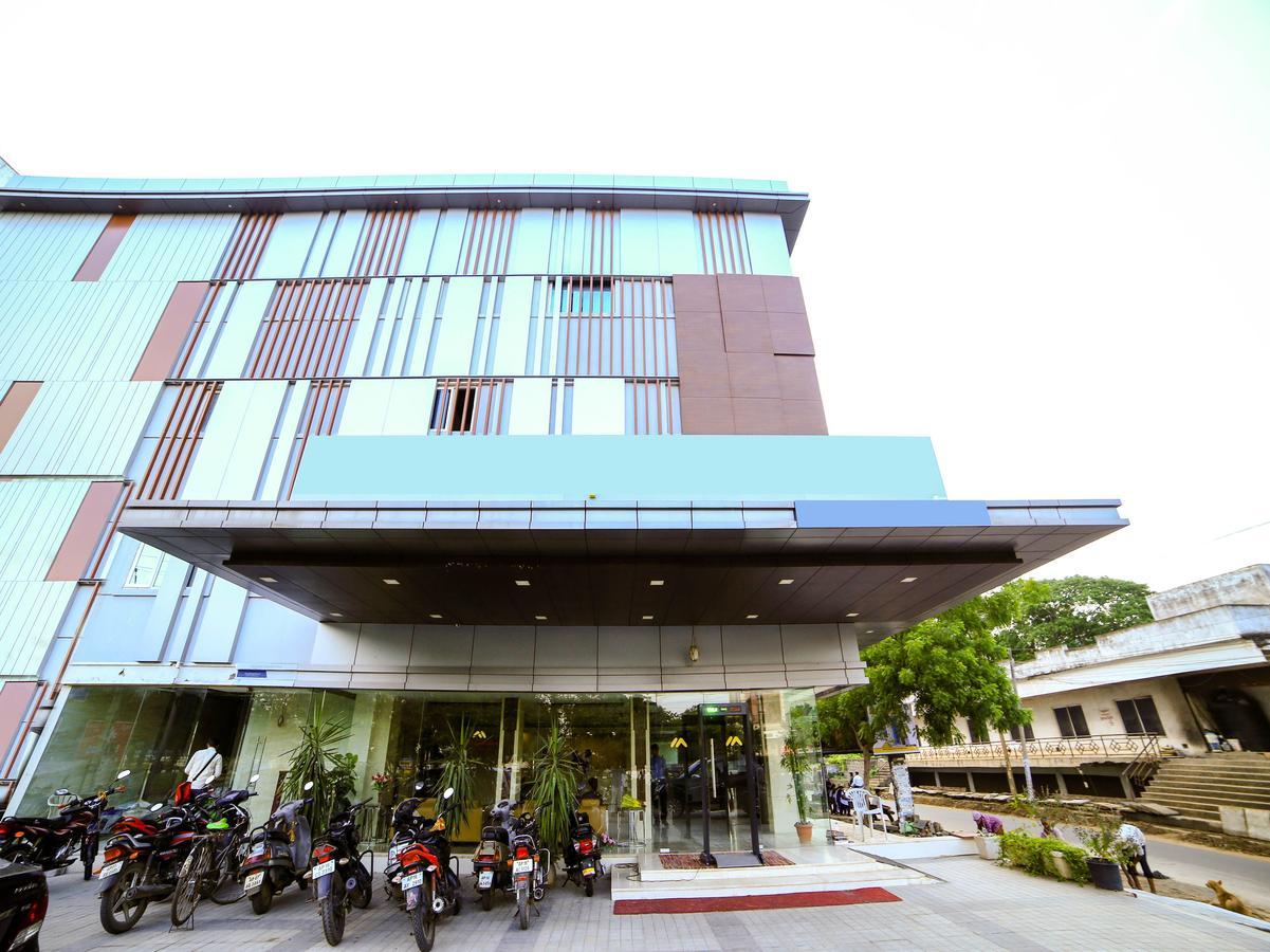 Oyo 6472 Hotel Metropolitan Mohammadnagar Exterior photo